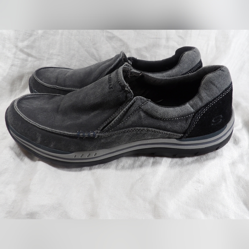 Skechers Men's  Slip-on Shoes Relaxed Fit Memory Foam Black sz 12